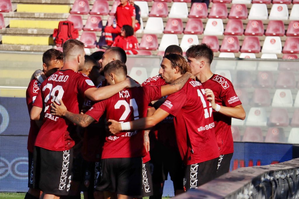 Reggina-Cosenza esultanza gol Rivas (2)