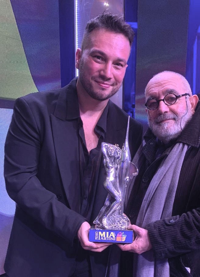 Antonino con Nino Romeo consegna Premio Mia Martini