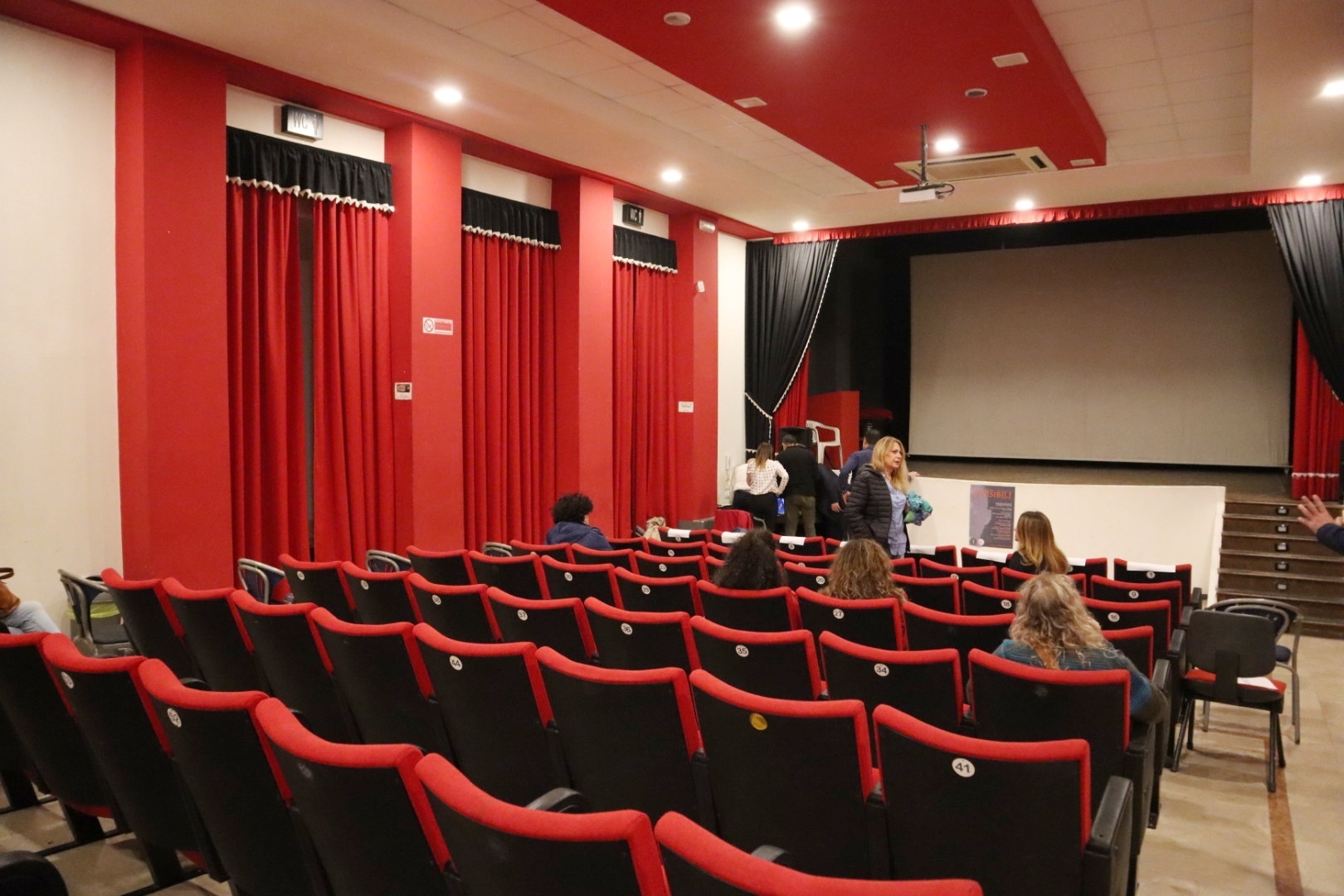 Proiezione documentario-denuncia Invisibili Reggio Calabria Cineteatro Metropolitano