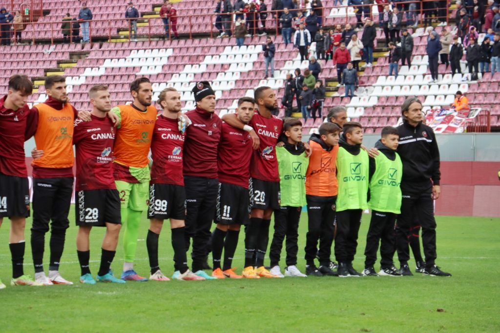 Reggina-Benevento saluto finale squadra Curva