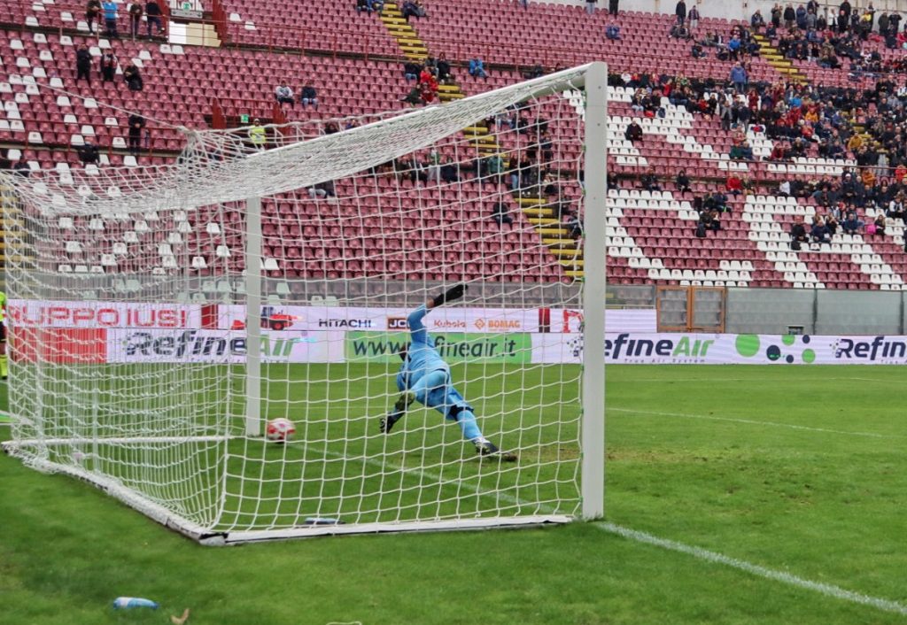 Reggina-Benevento Hernani rigore gol 1-0