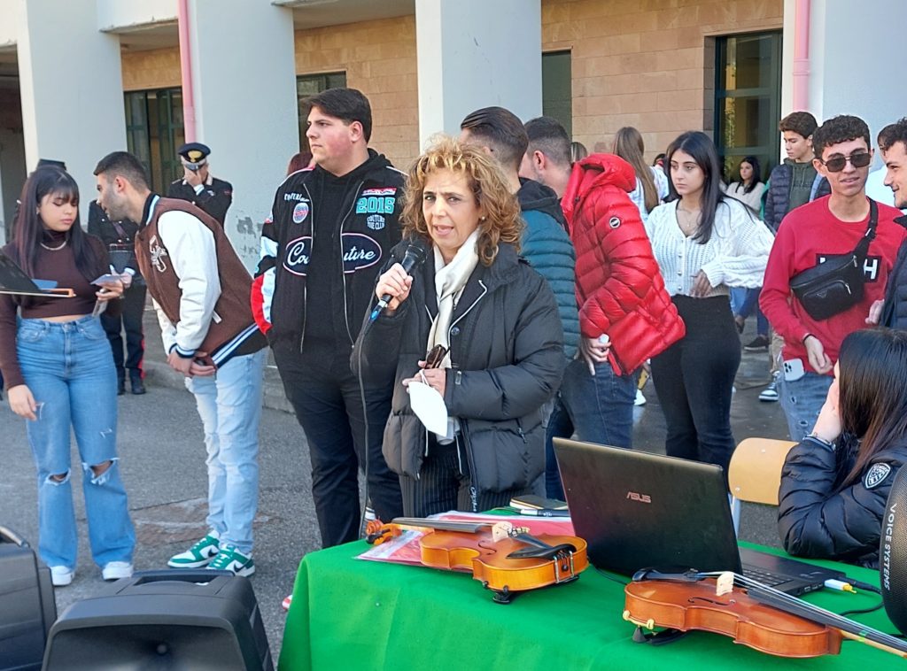 Scuola Pizi di Palmi iniziativa Giornata contro la violenza sulle donne