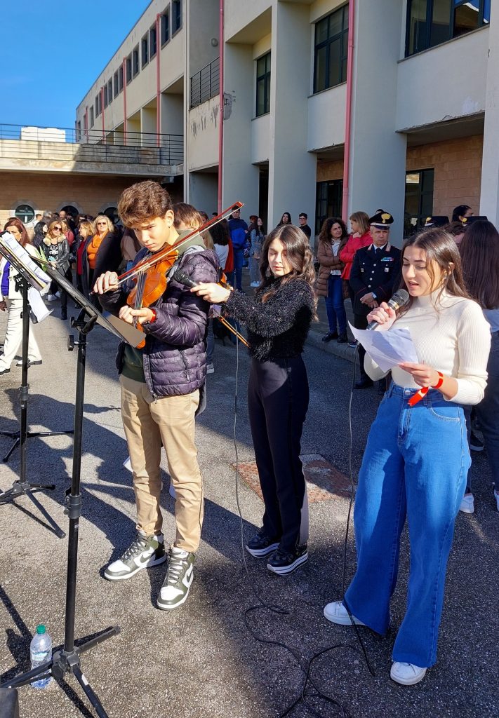 Scuola Pizi di Palmi iniziativa Giornata contro la violenza sulle donne