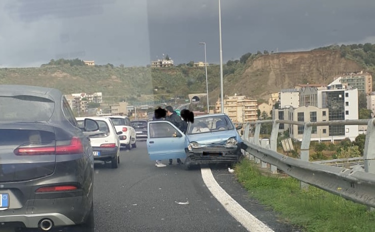 Auto testacoda autostrada