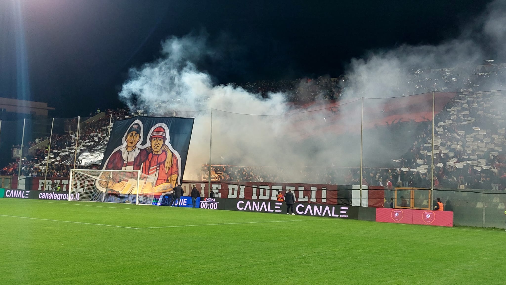 Coreografia Reggina-Bari Curva Sud tifosi Granillo