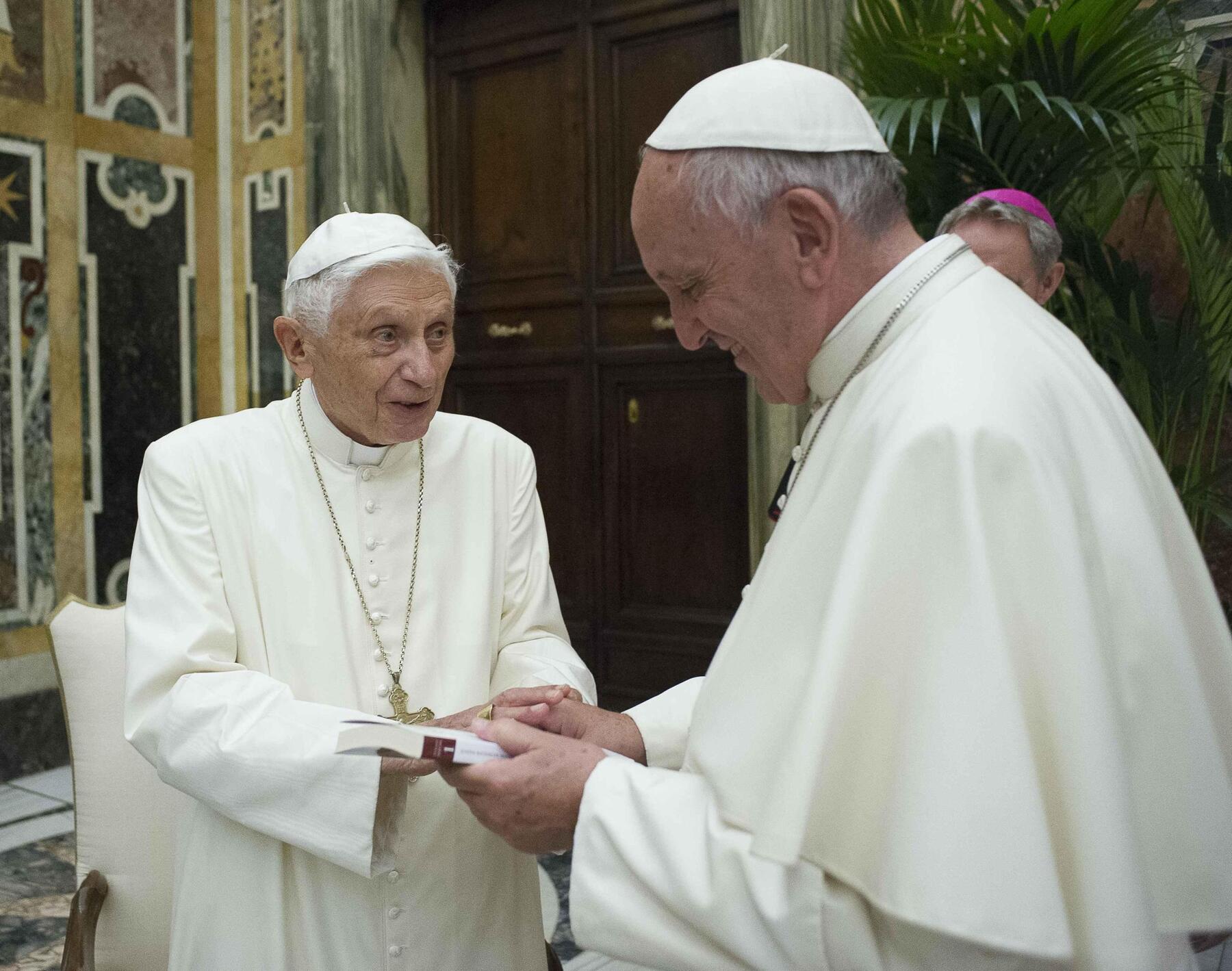 Papa Francesco e Papa Ratzinger