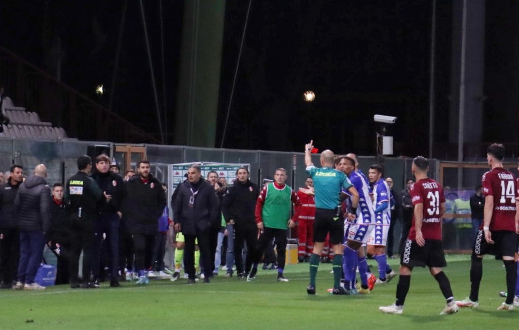 Reggina-Bari arbitro Fabbri espulsione Vergassola