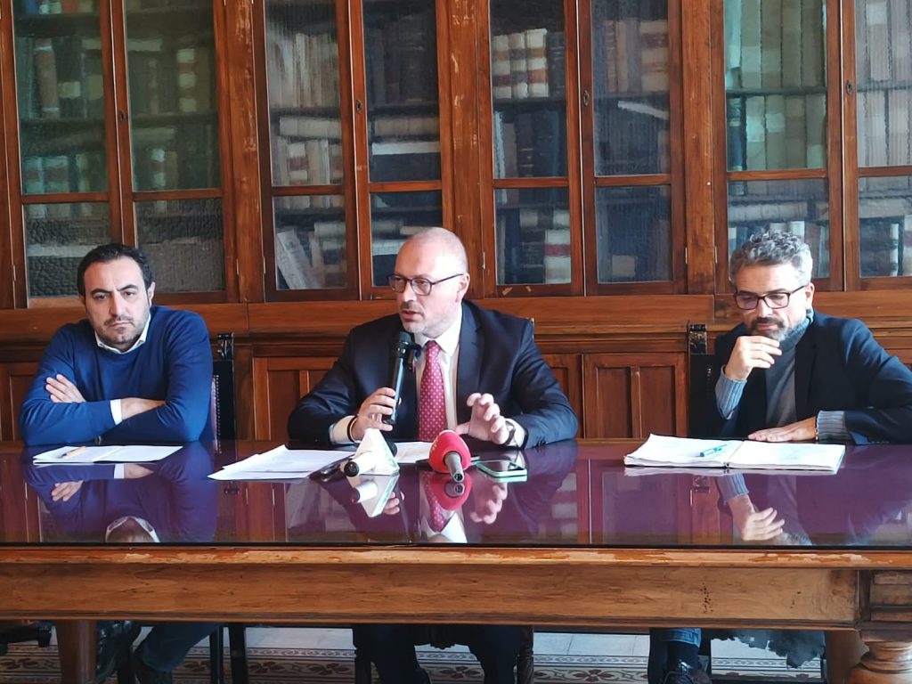 conferenza stampa rifiuti