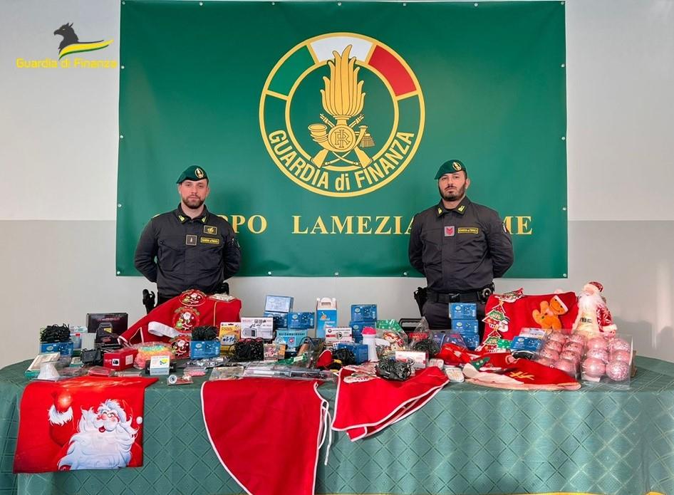 guardia finanza sequestro addobbi natale