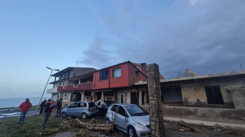 tornado isola capo rizzuto