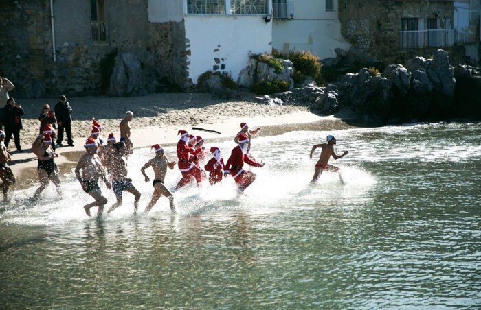 bagno a mare babbo natale