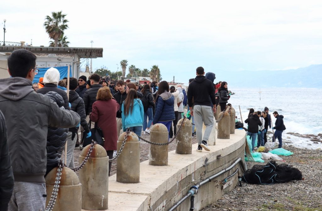 Angela Robusti Inzaghi e gli studenti reggini puliscono Via Marina e Rione Marconi