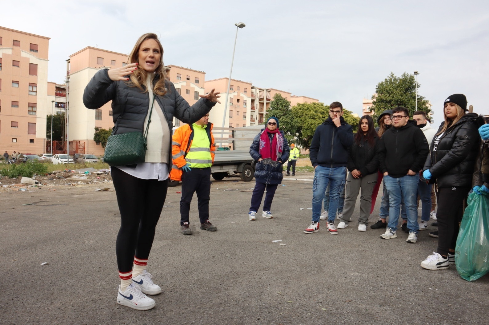 Angela Robusti Inzaghi e gli studenti reggini puliscono Via Marina e Rione Marconi