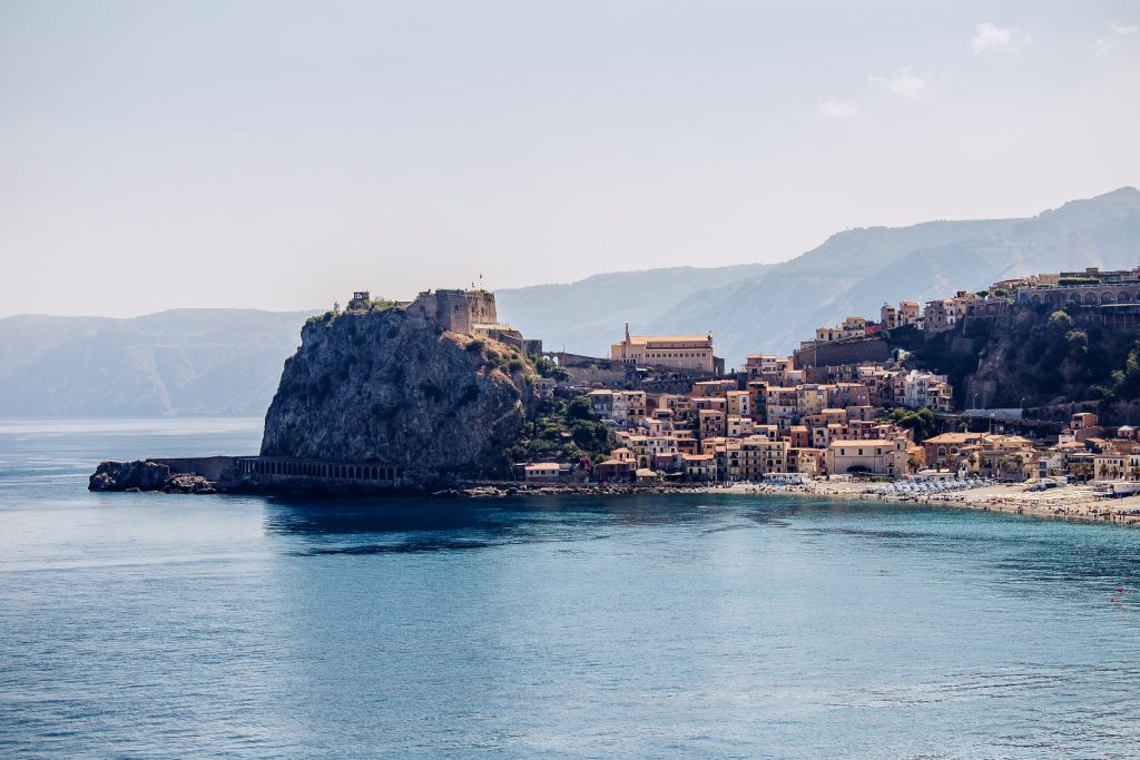 Mediterranei invisibili Biennale dello Stretto