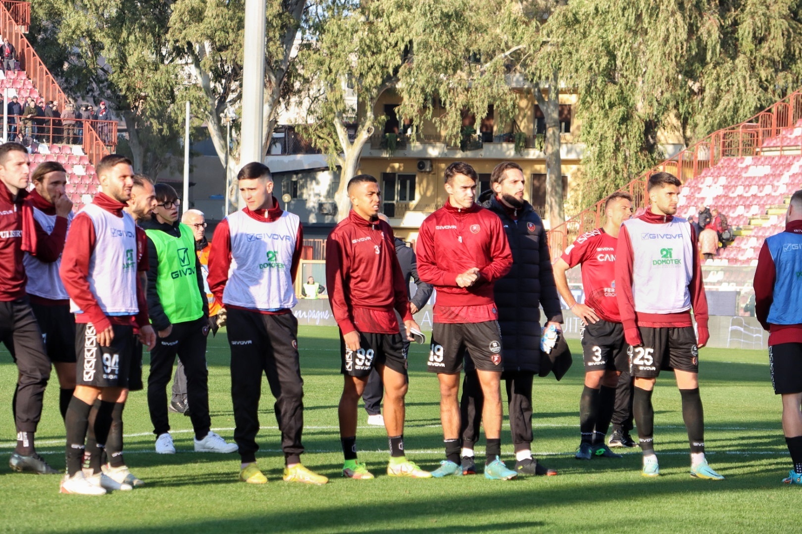 Reggina-Pisa contestazione giocatori tristi sotto la Curva