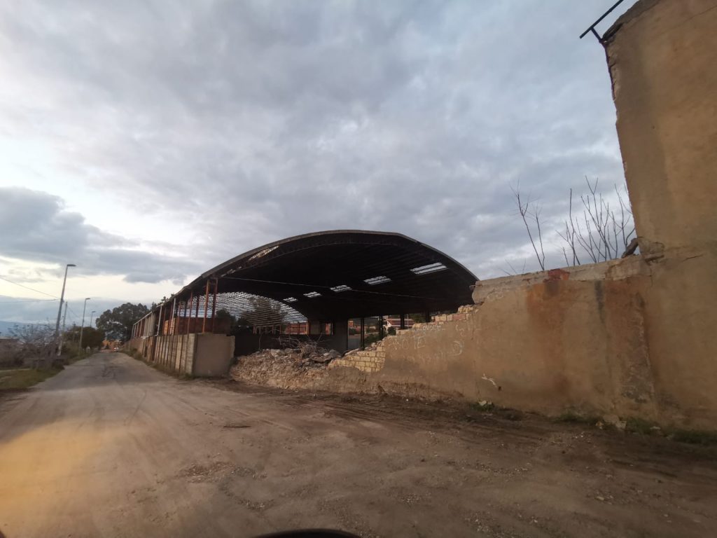 Ripulita strada dopo caduta muro a Bovetto, Reggio Calabria