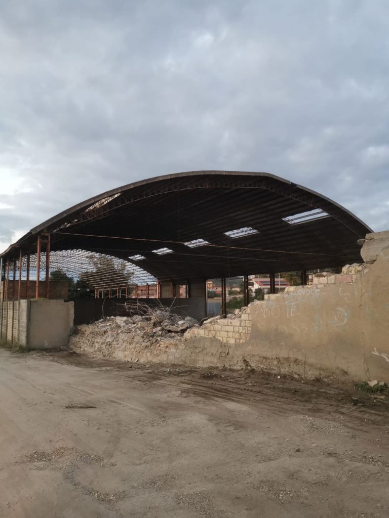 Ripulita strada dopo caduta muro a Bovetto, Reggio Calabria