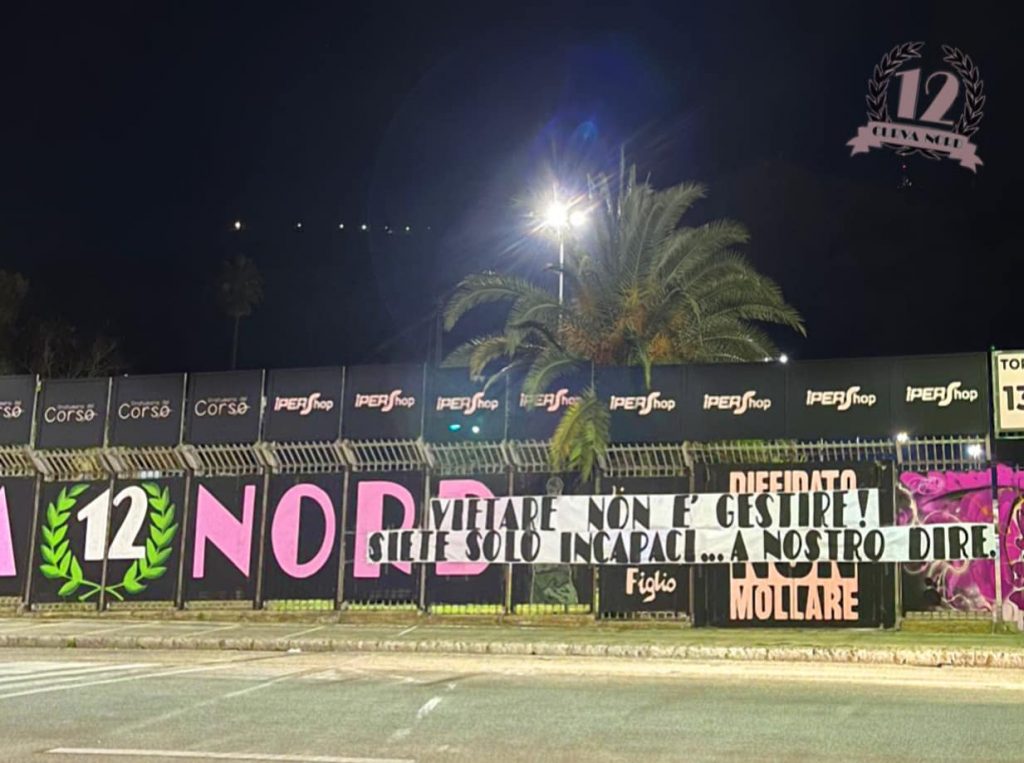 Striscione tifosi Palermo fuori dal Barbera