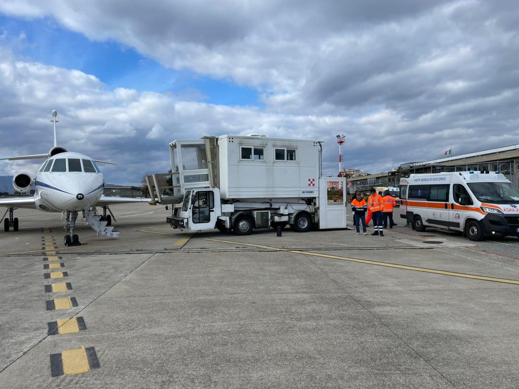 ambulanza pista aeroporto reggio