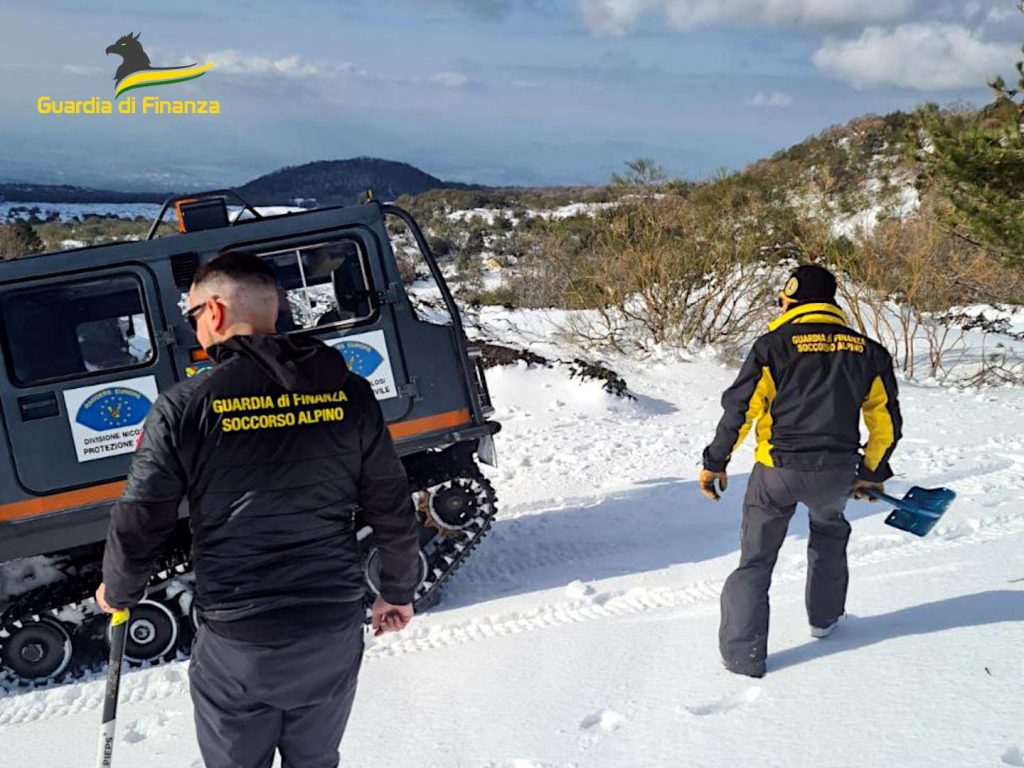 guardia di finanza soccorso alpino neve