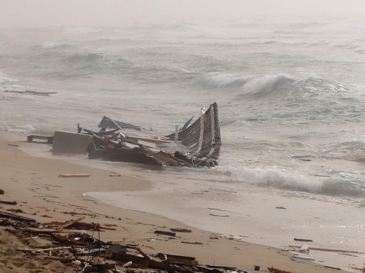 mare mosso migranti crotone