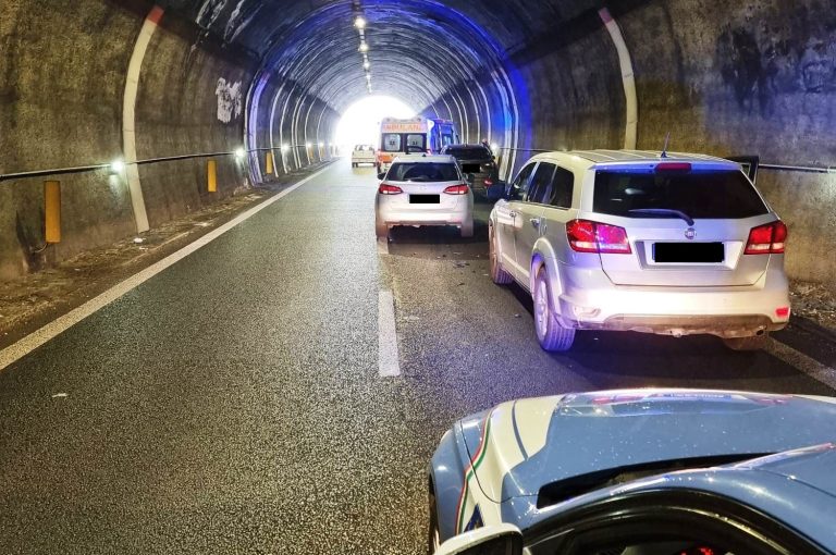 incidente galleria spirito santo ambulanza polizia