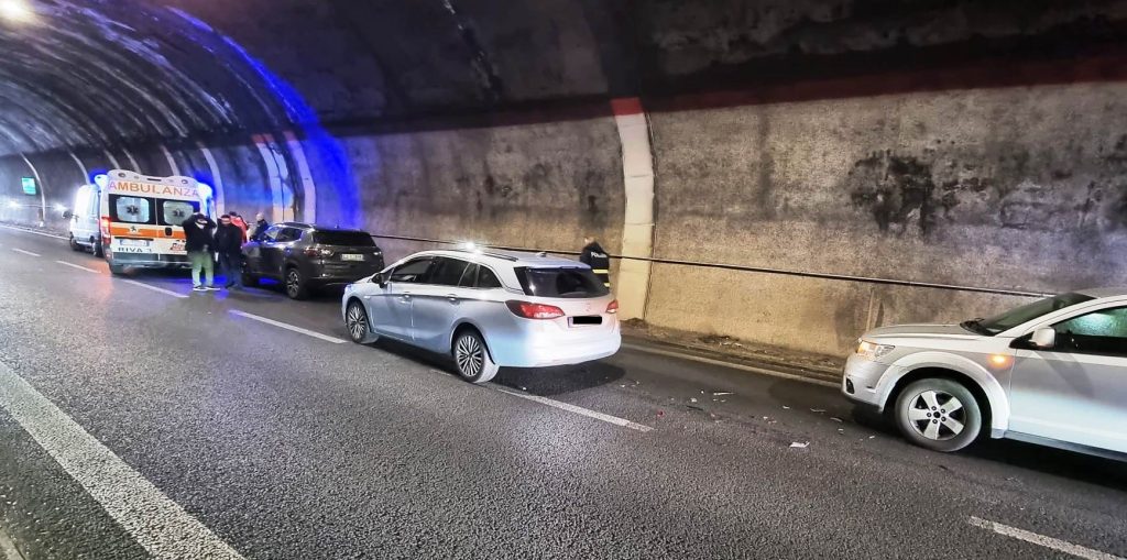 incidente galleria spirito santo ambulanza polizia