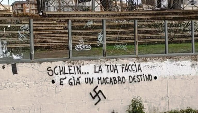 scritte contro la Schlein