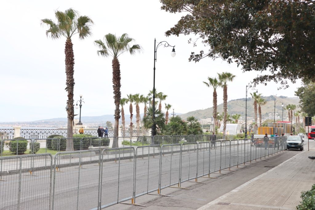 Allestimento arrivo Giro di Reggio Calabria via Marina