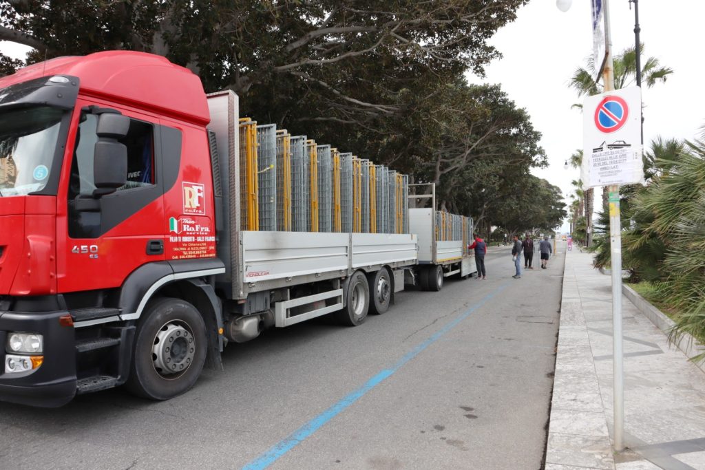 Allestimento arrivo Giro di Reggio Calabria via Marina