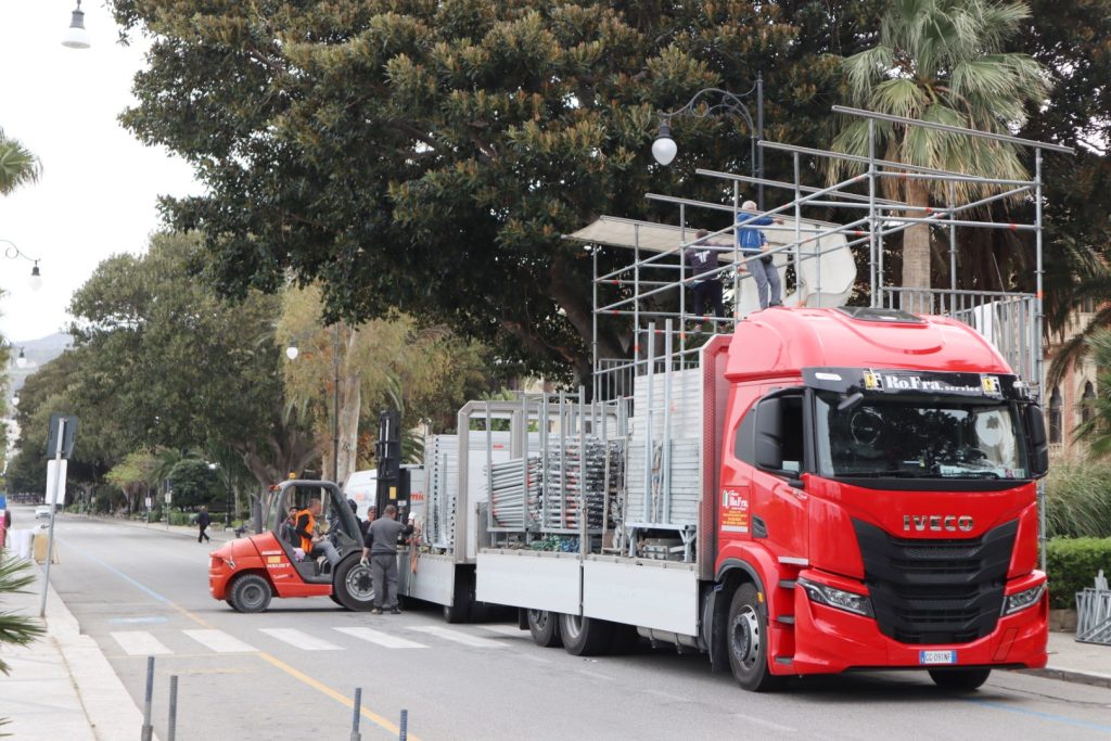 Allestimento arrivo Giro di Reggio Calabria via Marina