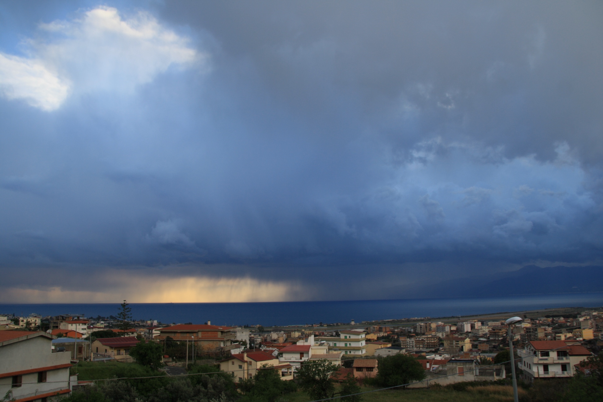 Allerta Meteo, In Calabria E Sicilia 1° Maggio Salvo A Metà Ma ...