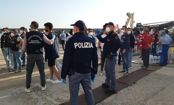 polizia migranti