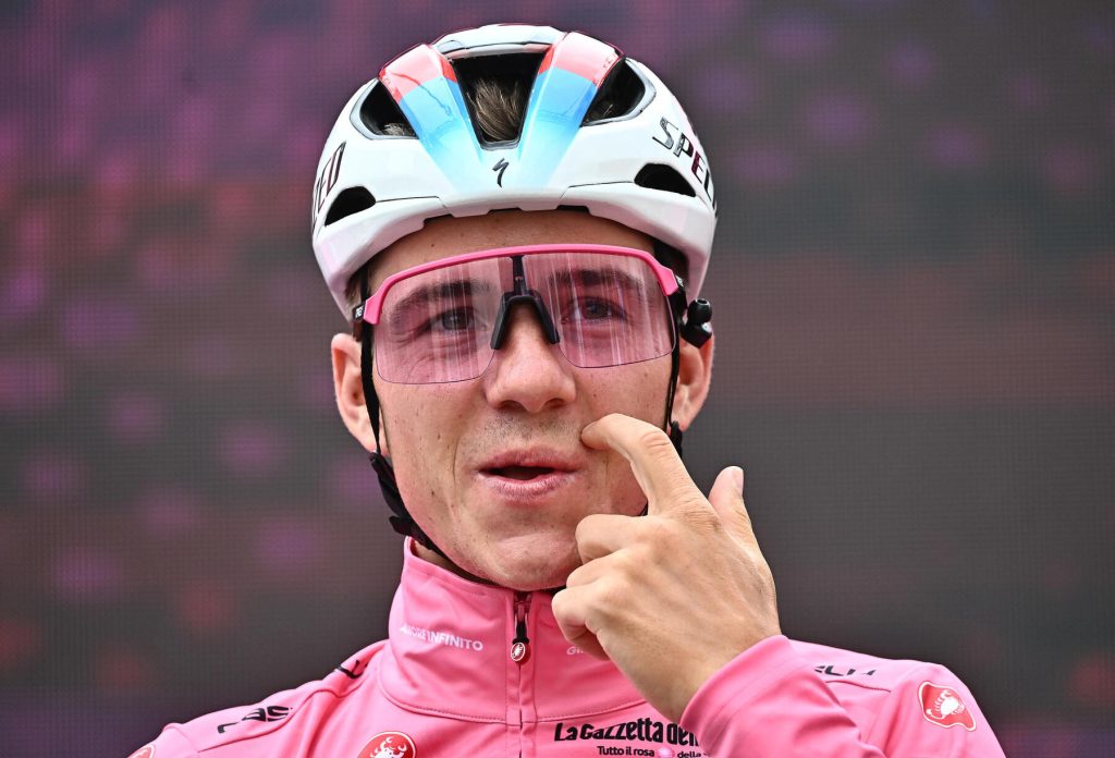 Giro d Italia Evenepoel si ritira Caruso pu sognare come