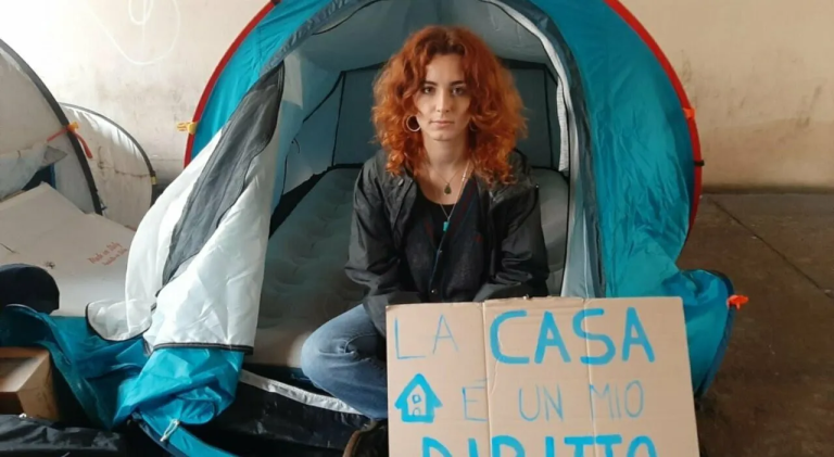 caro affitti protesta tenda