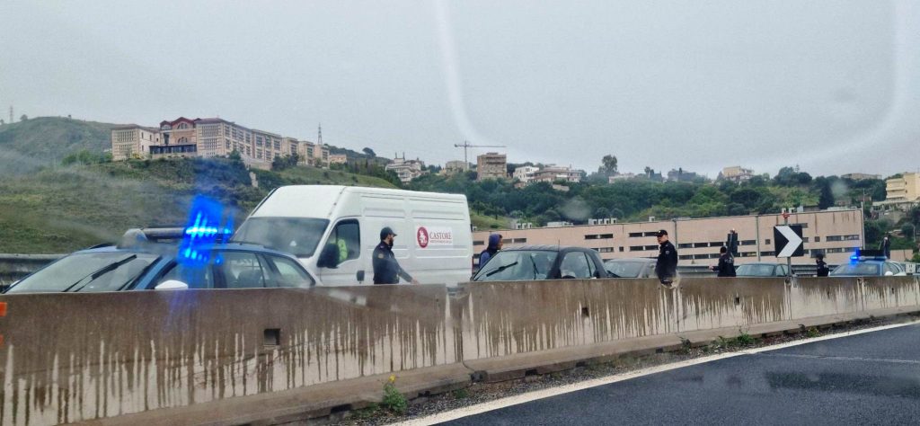 incidente raccordo polizia pioggia