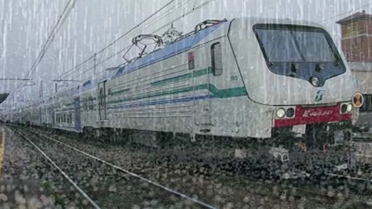 treno pioggia maltempo