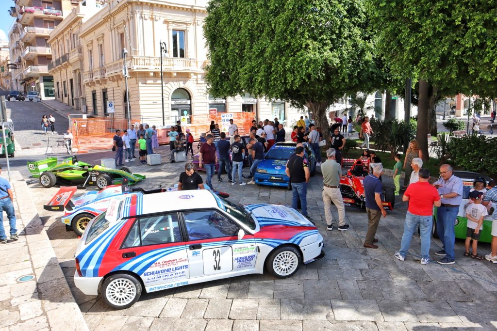 Auto Cronoscalata Santo Stefano Gambarie esposte a Piazza Italia Reggio Calabria