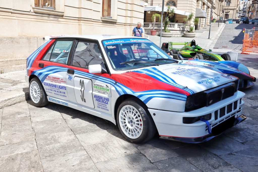 Auto Cronoscalata Santo Stefano Gambarie esposte a Piazza Italia Reggio Calabria