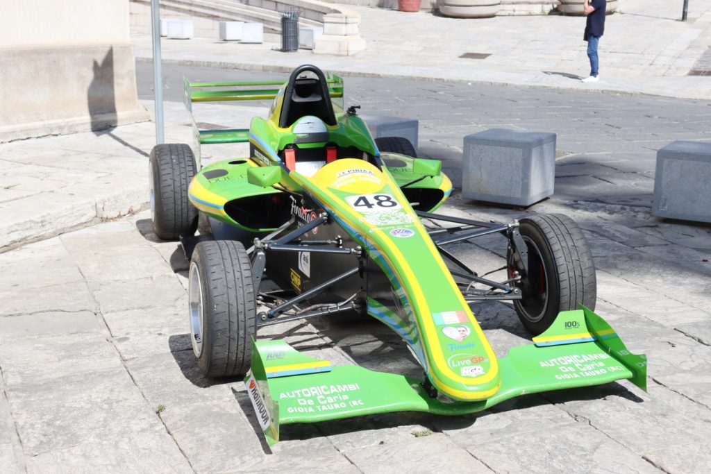 Auto Cronoscalata Santo Stefano Gambarie esposte a Piazza Italia Reggio Calabria