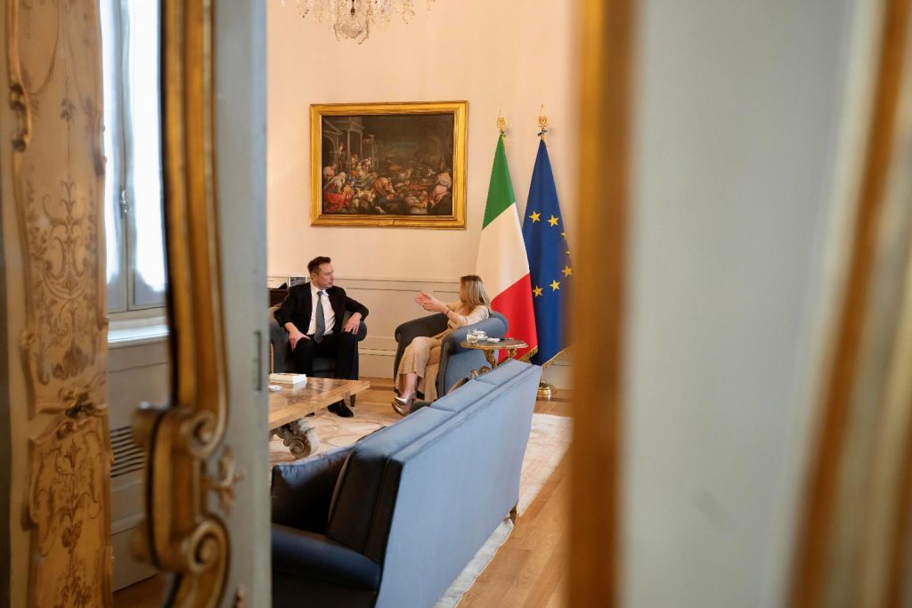 L'incontro tra il Presidente del Consiglio Giorgia Meloni ed Elon Musk a Palazzo Chigi