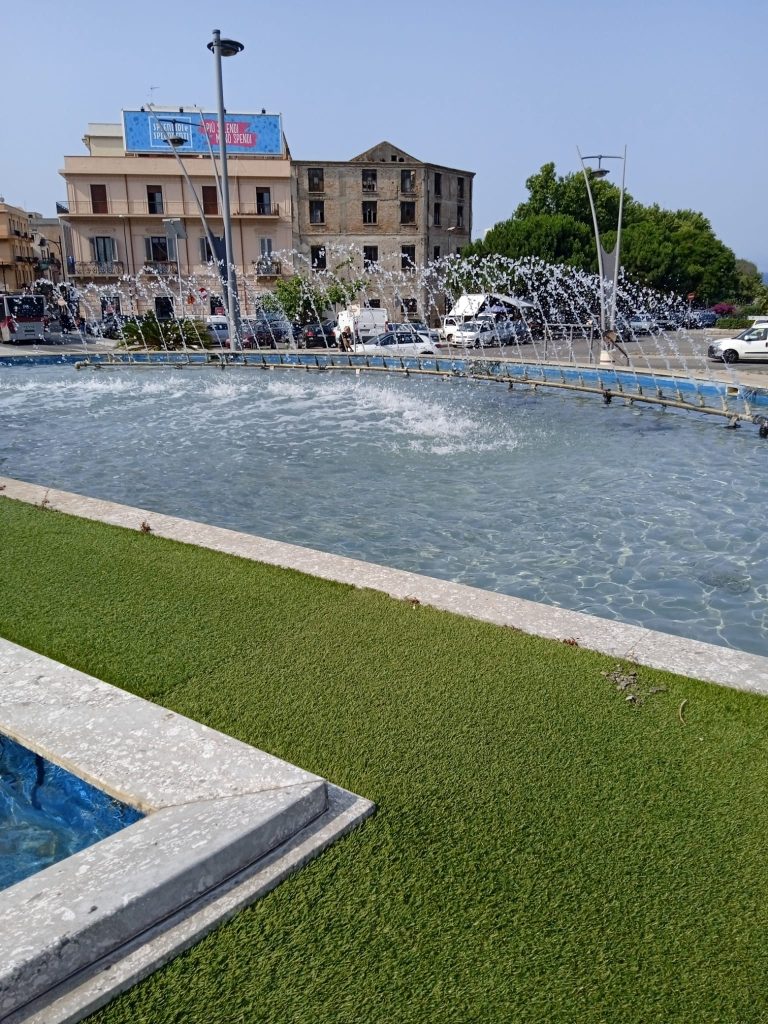 fontana piazza mino reitano