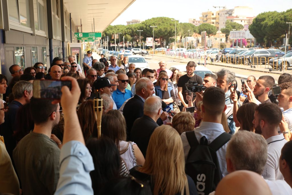 manifestazione aeroporto stretto