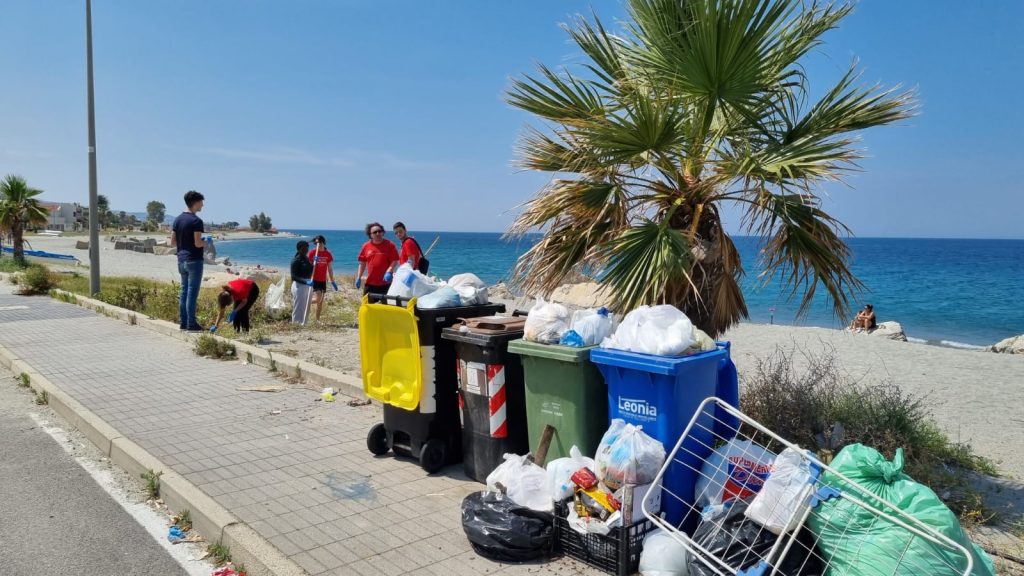 pulizia spiaggia