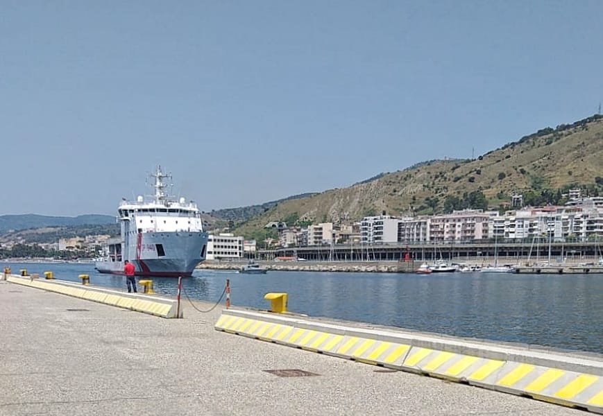 sbarco migranti porto reggio calabria