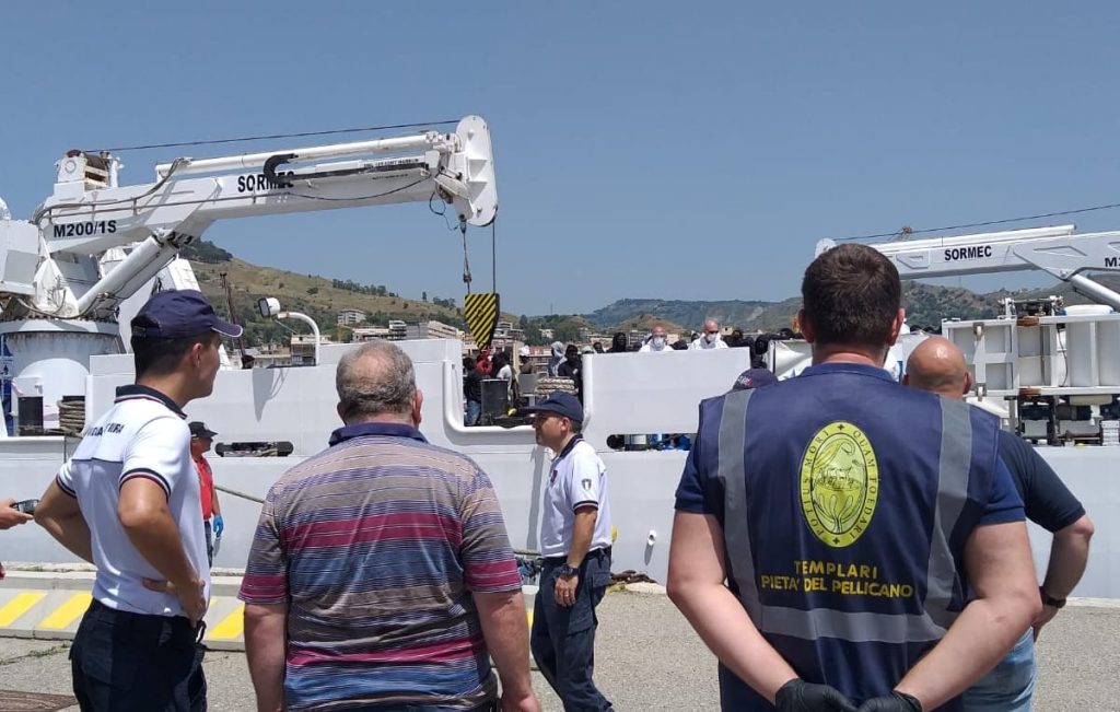 sbarco migranti porto reggio calabria