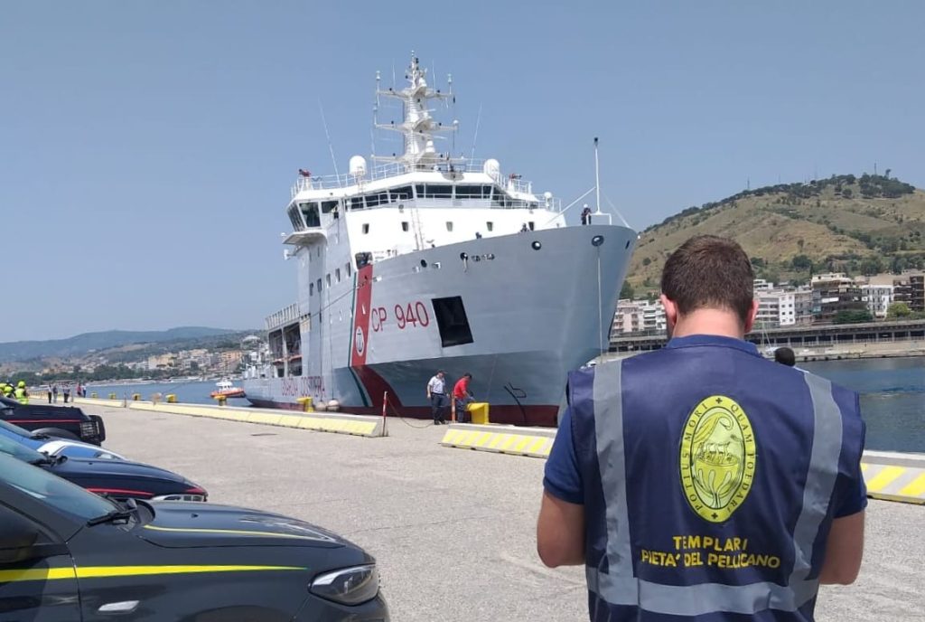 sbarco migranti porto reggio calabria