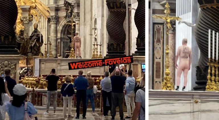 uomo nudo sull'altare della Basilica di San Pietro