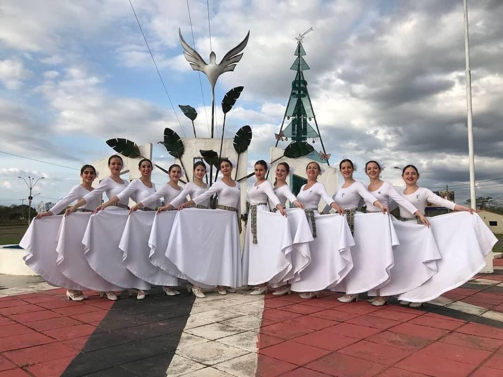 Gruppi Folk stranieri ospiti de I Peddaroti per Festival Gira Lu Mundu