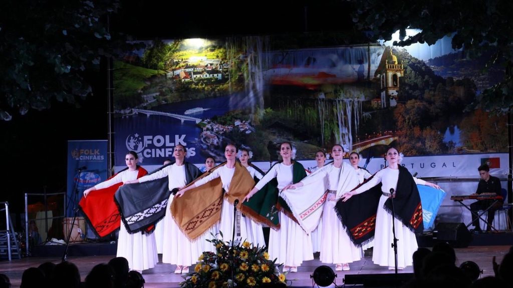 Gruppi Folk stranieri ospiti de I Peddaroti per Festival Gira Lu Mundu